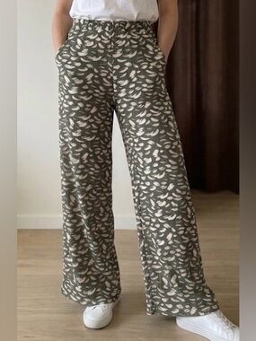 Entro Wide Leg Printed Lounge Pants - Olive/Cream